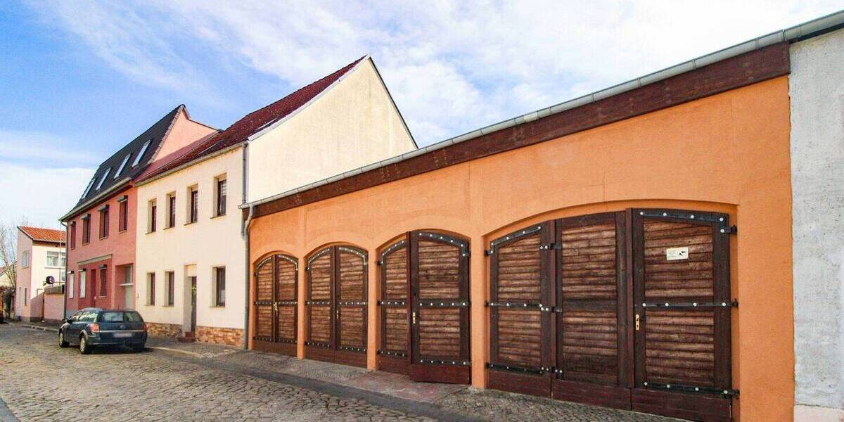 Reihenmittelhaus Calbe - 5 Zimmer, 220 m&sup2;, 99.000&euro; | Angebot:26176324