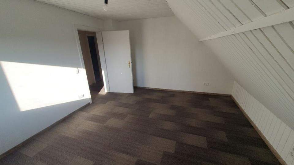 Einfamilienhaus Hattersheim am Main - 4.5 Zimmer, 114 m&sup2;, 1.600&euro; | Angebot:25408295