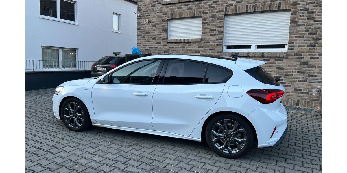 Ford Focus 11.000 km 26.900 &euro; Frechen 50226