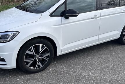 VW Touran 45.622 km 24.499 &euro; Cuxhaven 27476
