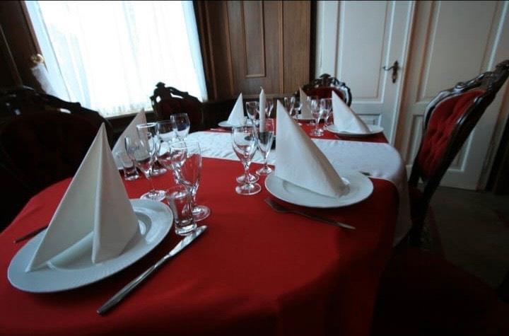 Villa Neuhaus am Rennweg - 23 Zimmer, 1.100 m&sup2;, 350.000&euro; | Angebot:25905362