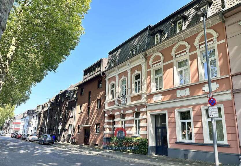 Haus zum Kaufen in Krefeld 490.000 € 180 m²