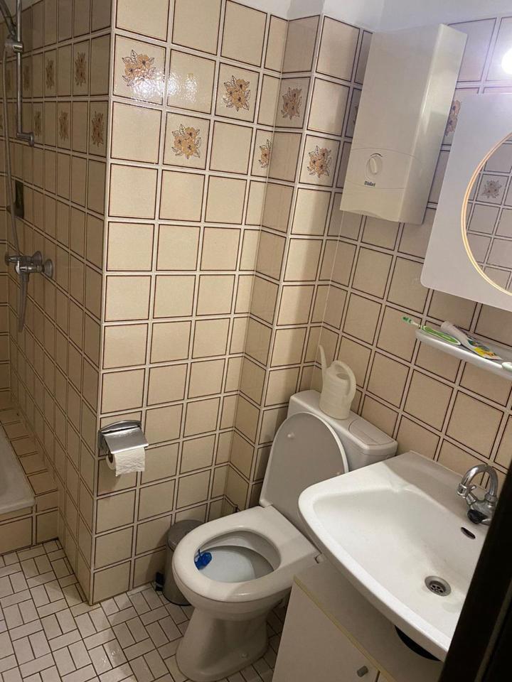 Ein Studio-Apartment ist für die Miete zur Verfügung