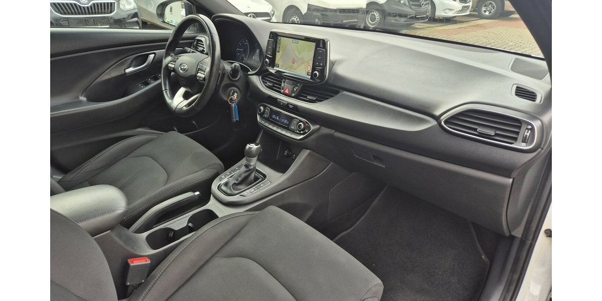 Hyundai i30 Passion +, Rückfahrkamera, Carplay, Navi, Sitz 85.411 km 16.690 &euro; Rodgau 63110