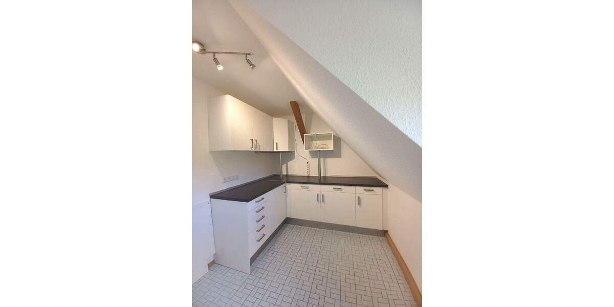 Schöne, helle DG-Wohnung in Uninähe ab sofort zu vermieten 3 zimmer