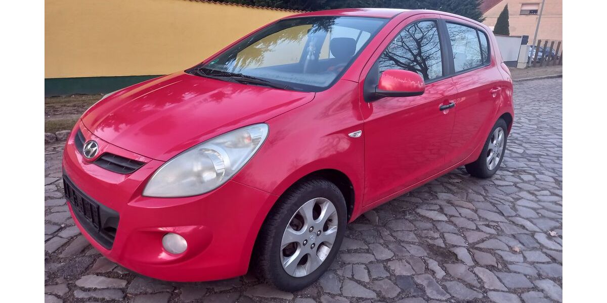 Hyundai i20 78.000 km 2.750 &euro; Genthin/OT Parchen 39307