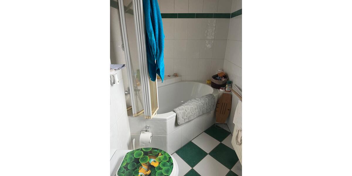 Freistehendes Einfamilienhaus mit großen Garten am Hang 4 zimmer