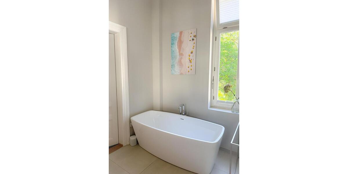 Westend-Juwel in Bestlage: Lichtdurchfluteter, kernsanierter Altbau mit Kamin, Stuckdecken, etc. 4 zimmer