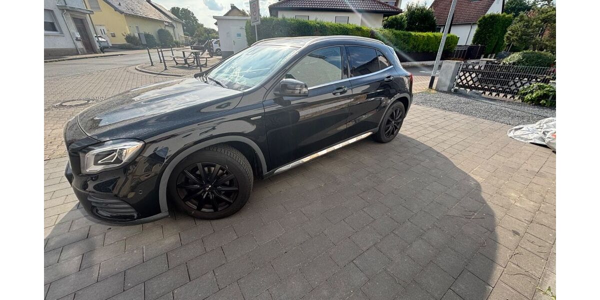 Mercedes-Benz GLA 200 36.014 km 21.950 &euro; Stadecken-Elsheim 55271