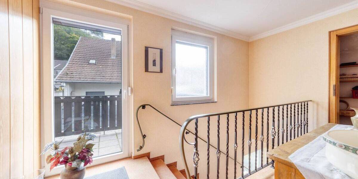 Mehrfamilienhaus, Wohnhaus Mettlach Saarhölzbach - 8 Zimmer, 165 m&sup2;, 289.000&euro; | Angebot:26307476