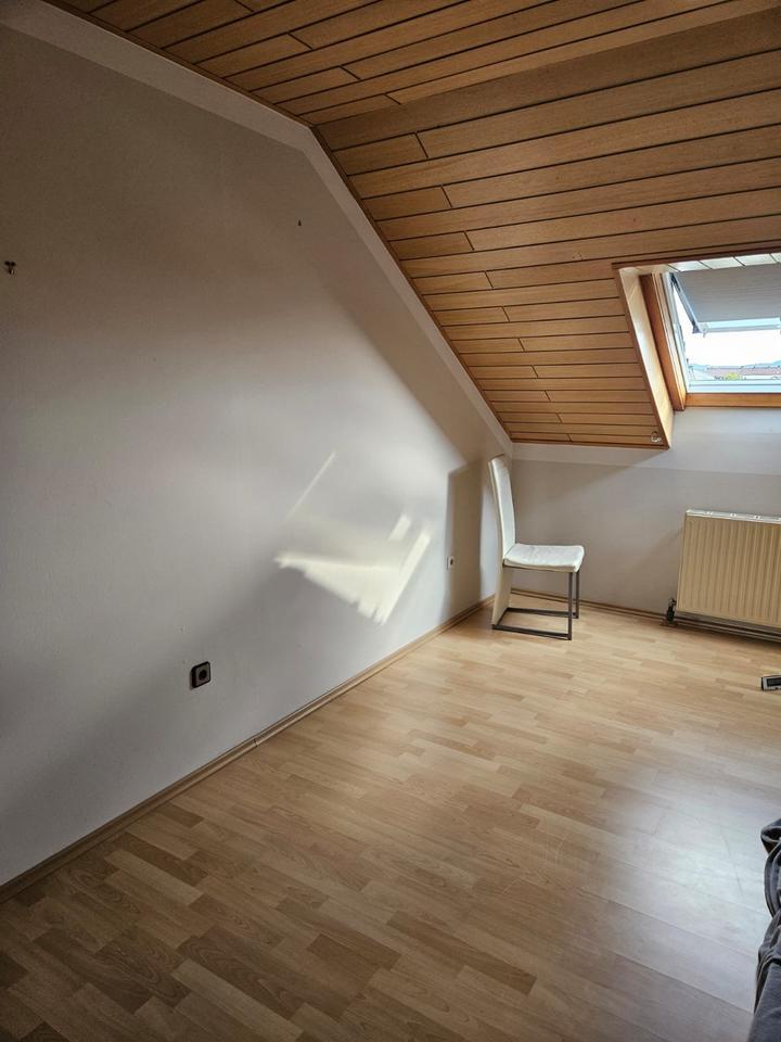 Großzügige Dachgeschoss-Wohnung in Schwandorf (Wattstraße)