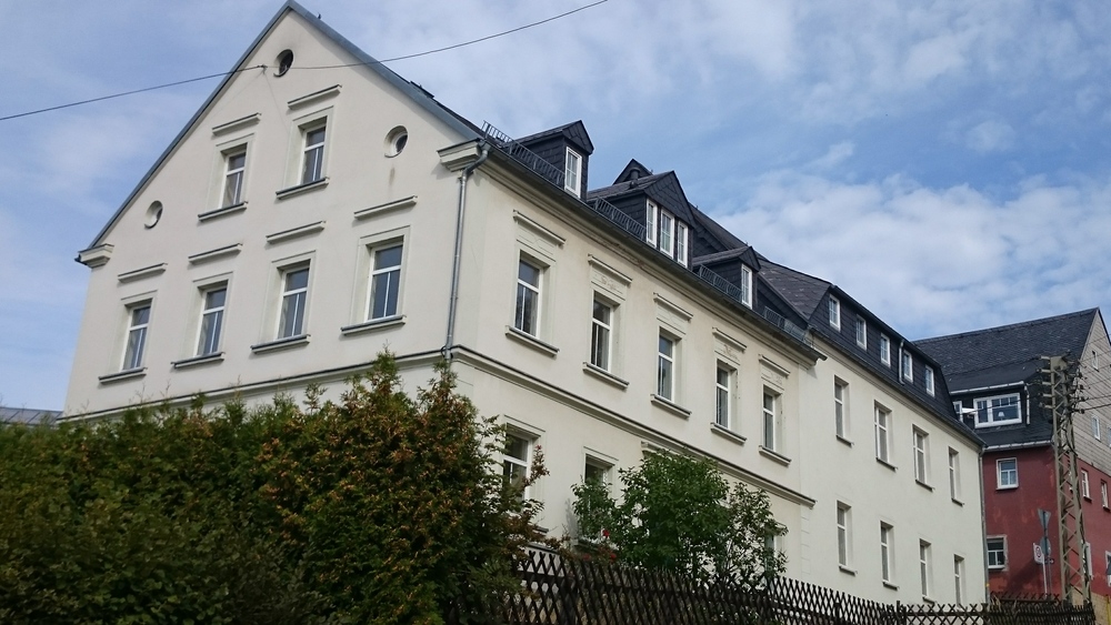 helle Zwei-Zimmer-Wohnung in ruhiger Lage mit guter Fernsicht - Etagenwohnung Lauter-Bernsbach Bernsbach | Angebot:14517890