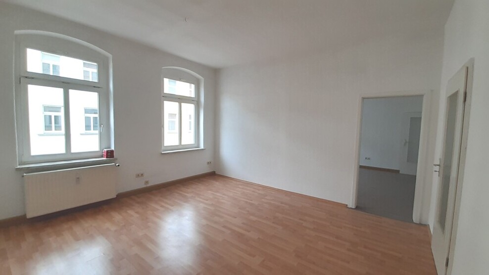 WG-Wohnung mit 4-Zimmern, 2.OG mit 2 Bädern und 2 Küchen in Gera 4 zimmer