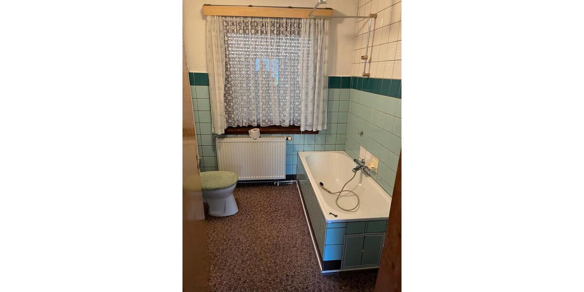 Einfamilienhaus Steinbach-Hallenberg Hallenberg - 8 Zimmer, 141 m&sup2;, 100.000&euro; | Angebot:26447608