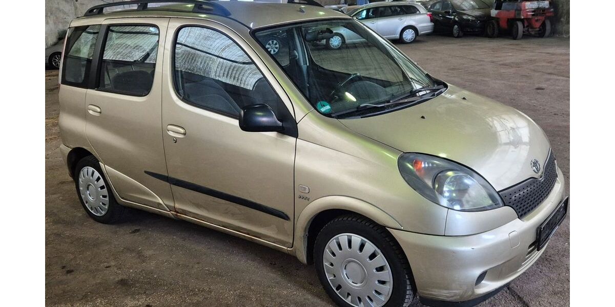 Toyota Yaris 263.000 km 1.799 &euro; Löwenberger Land OT Teschendorf 16775