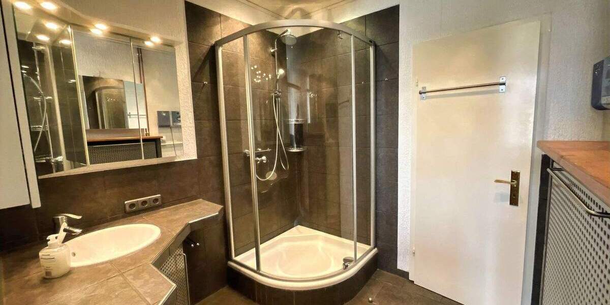 Etagenwohnung Eschwege - 6 Zimmer, 160 m&sup2;, 140.000&euro; | Angebot:25730302