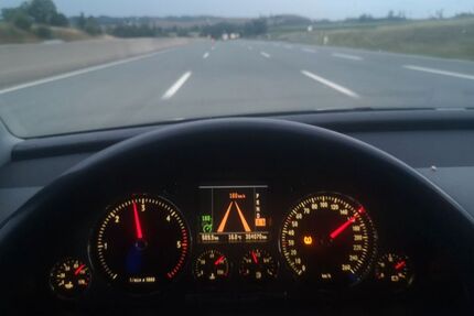 VW Phaeton 307.000 km 7.349 € Hamburg 21129
