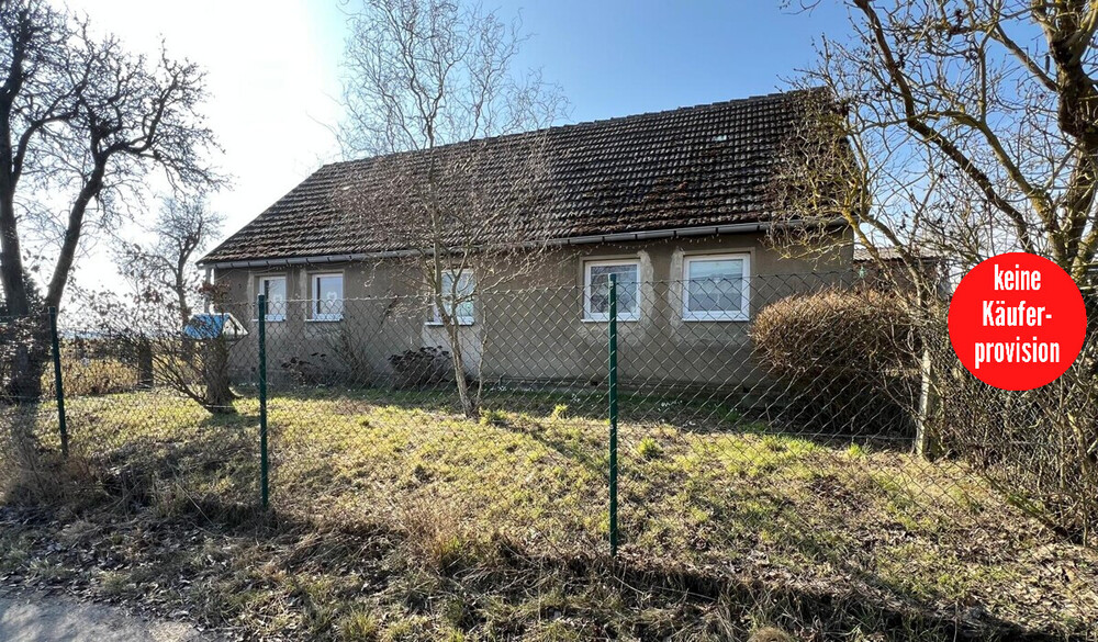 HORN IMMOBILIEN ++ sanierungsbedürftiges Einfamilienhaus in Alleinlage an der Bundesstraße - Einfamilienhaus Zerrenthin | Angebot:25150541