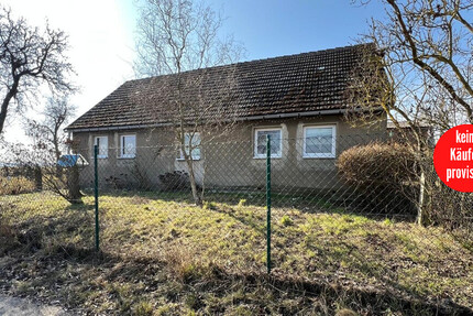 HORN IMMOBILIEN ++ sanierungsbedürftiges Einfamilienhaus in Alleinlage an der Bundesstraße - Haus Zerrenthin | Angebot:25150541