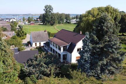 Großzügiges Anwesen zum Wohnen und Vermieten und zusätzlichen Baugrundstücken in Gager auf Rügen 1 zimmer