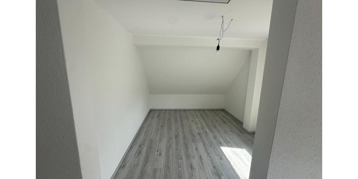 Dachgeschoßwohnung Albstadt Gemarkung Onstmettingen - 4 Zimmer, 100 m&sup2;, 850&euro; | Angebot:26670369