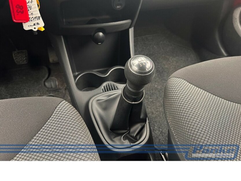 Toyota Aygo Cool Go 5trg*NAV*BT*Klima*LED*USB*Allwetter 119.619 km 5.890 € Berlin 13187