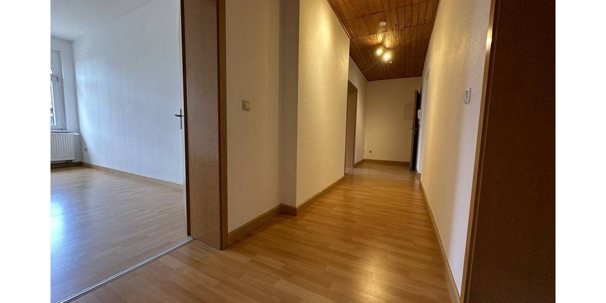 Etagenwohnung Lützen - 4 Zimmer, 120 m&sup2;, 980&euro; | Angebot:26797660