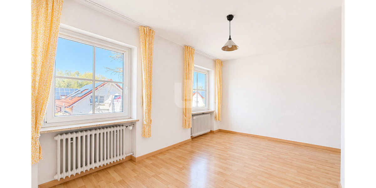 WINDISCH – Renovierungsbedürftiges RMH in Ortsrandlage von Olching – viel Potenzial für Familien! - Reihenmittelhaus Olching | Angebot:26534334