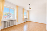 WINDISCH – Renovierungsbedürftiges RMH in Ortsrandlage von Olching – viel Potenzial für Familien! - Reihenmittelhaus Olching | Angebot:26534334