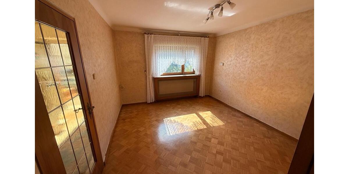 Reihenhaus Saarbrücken St. Arnual - 7 Zimmer, 135 m&sup2;, 325.000&euro; | Angebot:26310346