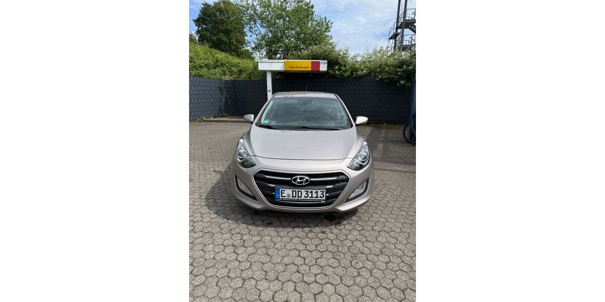 Hyundai i30 177.000 km 7.800 &euro; Essen 45277