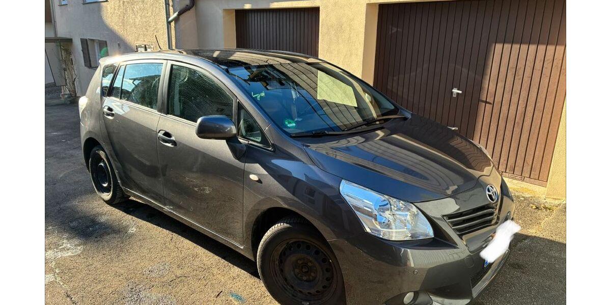 Toyota Verso 146.000 km 6.500 &euro; Remshalden 73630