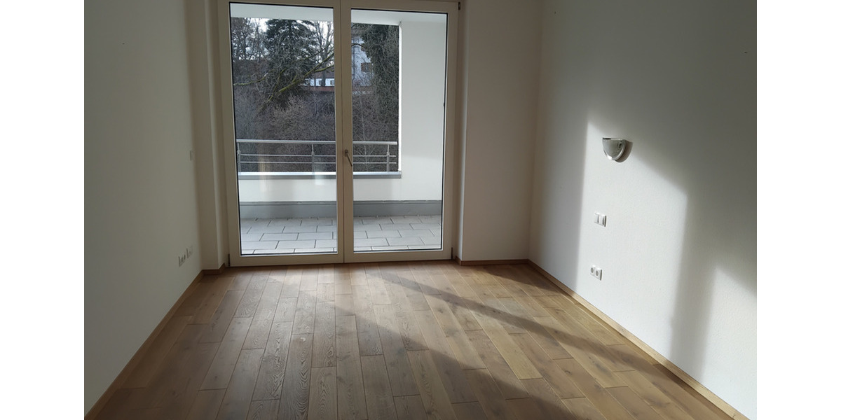 Komfortable und barrierefreie 2,5 Zimmer Penthouse-WHG mit EBK und TG-Stellplatz zu vermieten! 2 zimmer