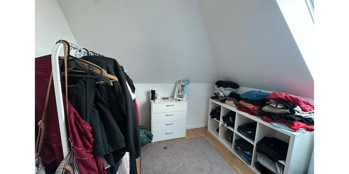 Dachgeschoßwohnung Aukrug - 2.5 Zimmer, 72 m&sup2;, 1.000&euro; | Angebot:23803338