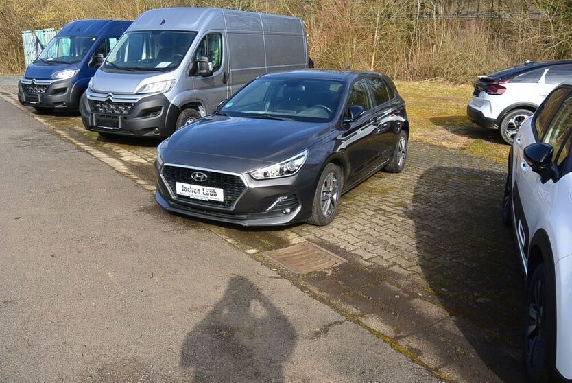 i30