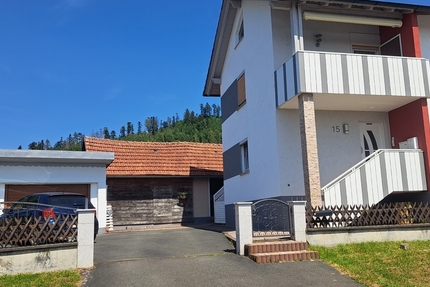 Charmantes Zweifamilienhaus mit großem Garten, in freier Natur, nahe der Universitätsstadt Kronach 10 zimmer