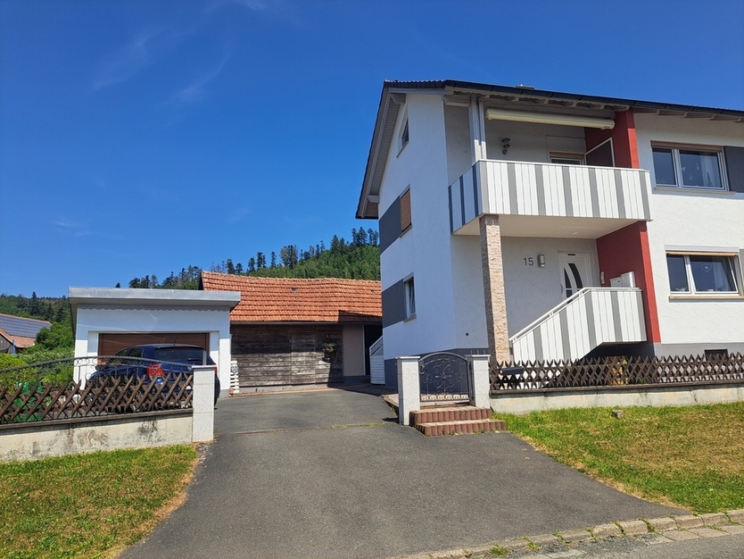Charmantes Zweifamilienhaus mit großem Garten, in freier Natur, nahe der Universitätsstadt Kronach 10 zimmer