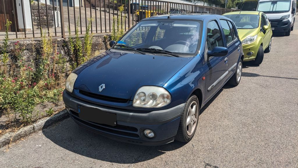 Renault Clio 159.763 km 1.500 &euro; Korb 71404