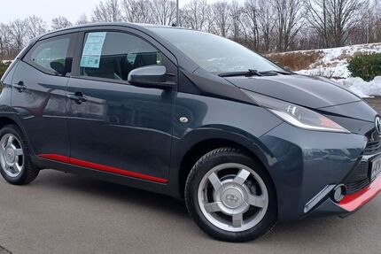 Toyota Aygo (X) 45.800 km 9.890 &euro; Steinheim 32839