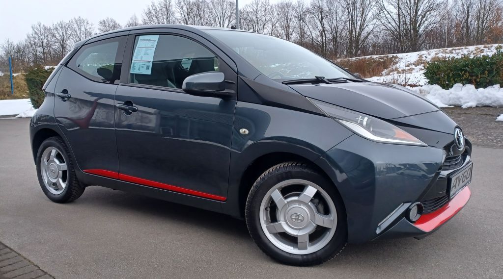 Toyota Aygo (X) 45.800 km 9.890 &euro; Steinheim 32839