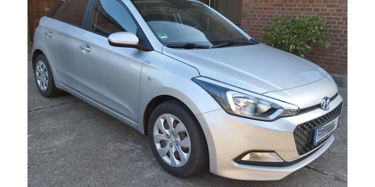 Hyundai i20 90.000 km 7.700 &euro; Wadersloh 59329