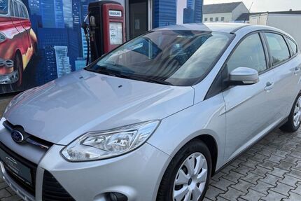 Ford Focus 77.000 km 7.499 &euro; Paderborn 33104