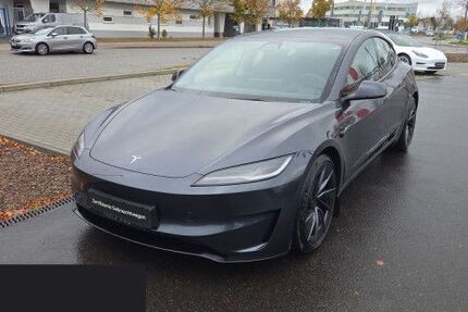 Tesla Model 3 7.574 km 54.100 € Teltow 14513