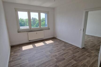 Balkon, Dusche, Blick ins Grüne - Großartige 2-RW wartet auf SIE!