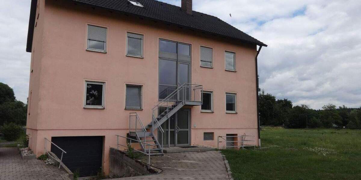 Mehrfamilienhaus, Wohnhaus Sulzbach-Rosenberg Unterschwaig - 8 Zimmer, 250 m&sup2;, 2.060&euro; | Angebot:23518285