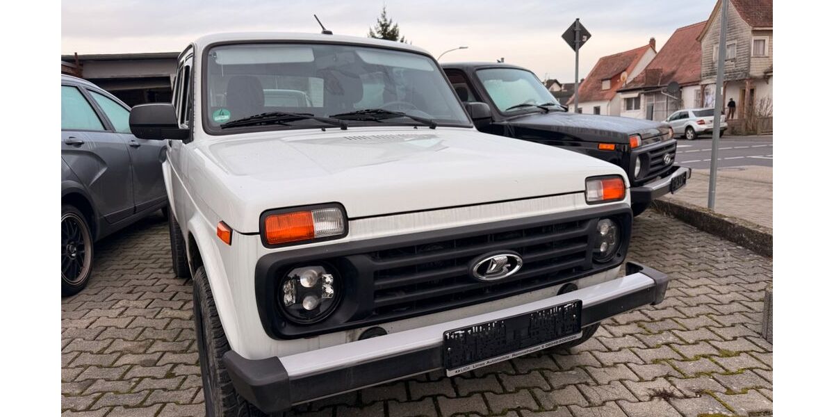 Lada Niva 23.800 km 15.290 &euro; Limeshain 63694