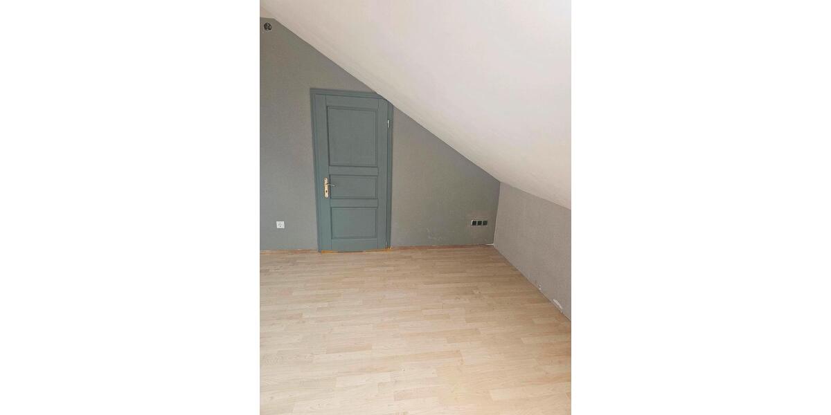 Dachgeschoßwohnung Hennef (Sieg) - 2 Zimmer, 85 m&sup2;, 980&euro; | Angebot:25410222