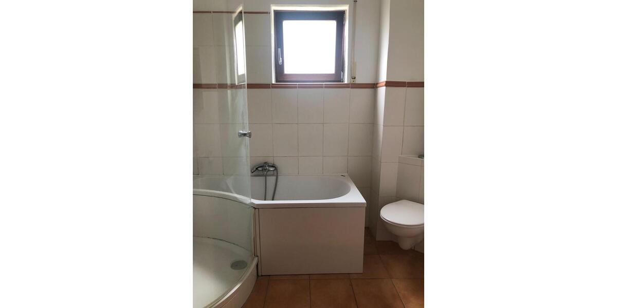 Etagenwohnung Waldbüttelbrunn - 3 Zimmer, 92 m&sup2;, 1.550&euro; | Angebot:26690733