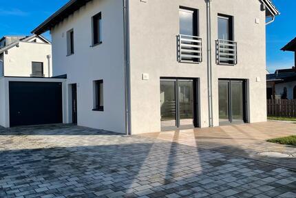 Einfamilienhaus mit Dachterrasse und Personenaufzug zimmer