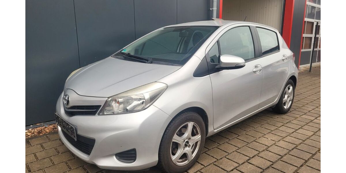 Toyota Yaris 80.000 km 7.800 &euro; Puchheim (nähe München) 82178